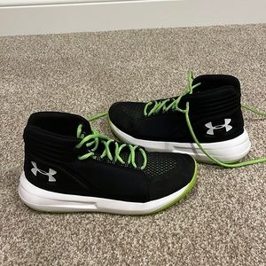 Under Armour UA Kids Torch Mid basketball shoes, size 5.5Y